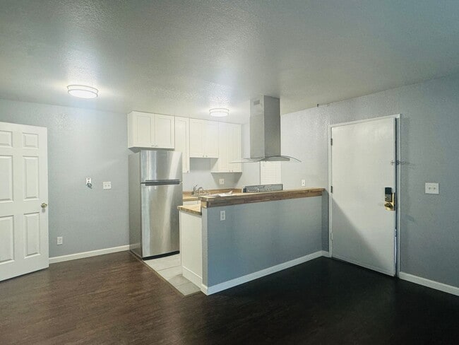 Photo - One Bedroom Condo In Fairway West Condominiums