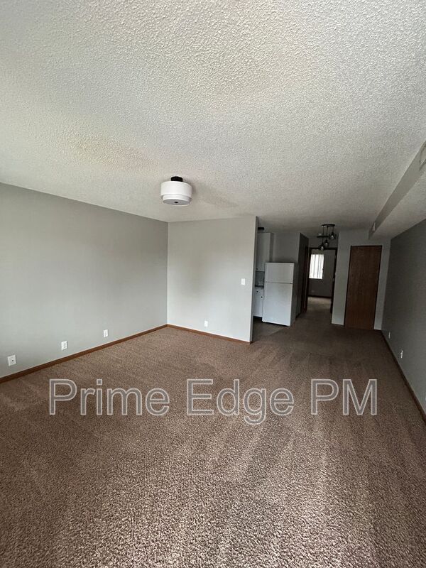 Building Photo - 4621 Prescott Ave