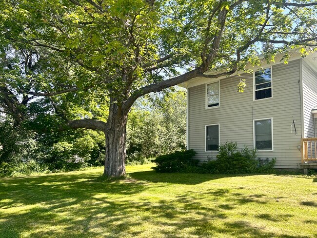 Photo - 475 S Main St