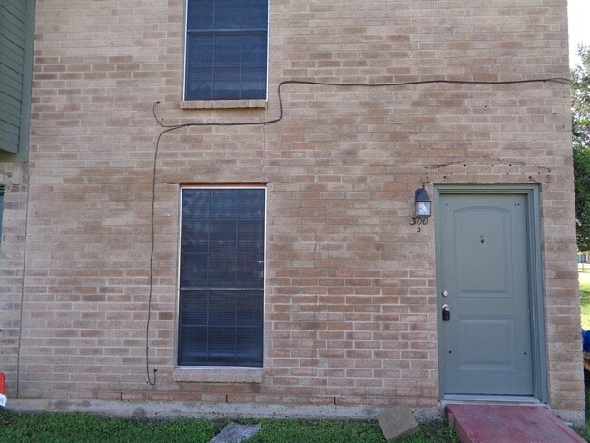 Photo - 300 Rice St Townhome
