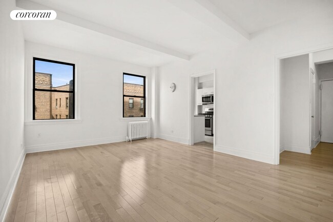 Photo - 636 W 174th St Apartamento