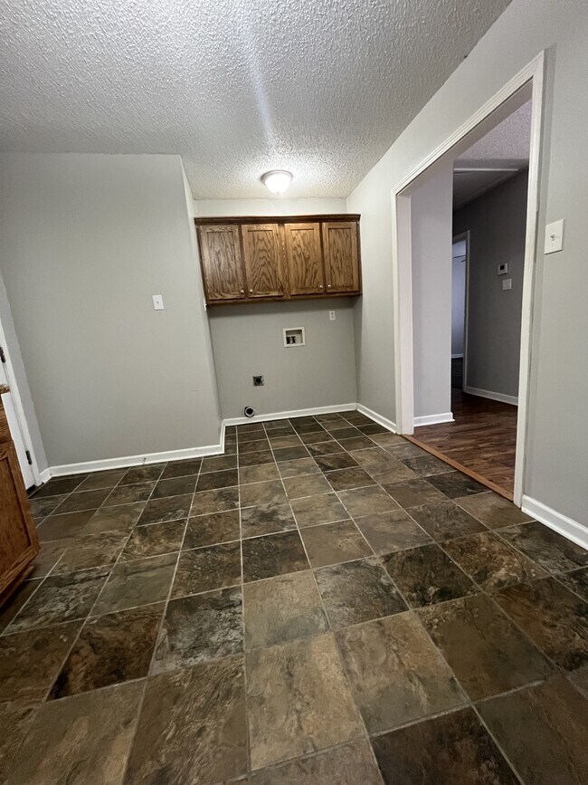 Photo - 320 N Main St
