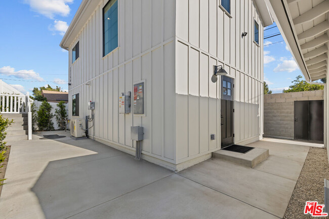 Photo - 17156 Rinaldi St House