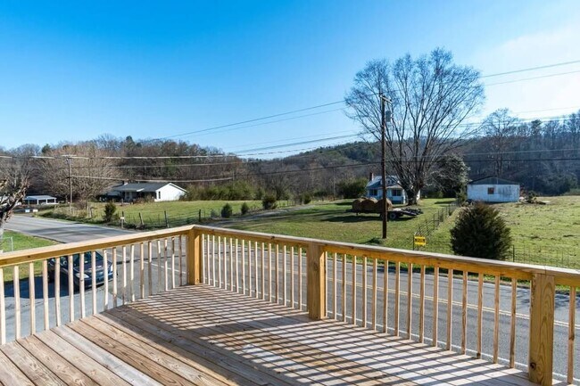 Photo - 1611 Chinquapin Grove Rd