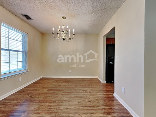 Photo - 11 Mills Run Ct