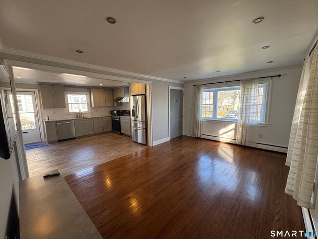 Photo - 1867 Broadbridge Ave