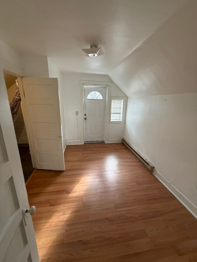 Building Photo - 353 Park St Unit 3 3rd Floor