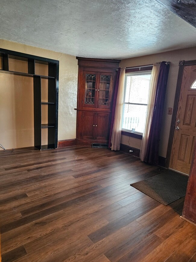 Photo - 227 Courtland St