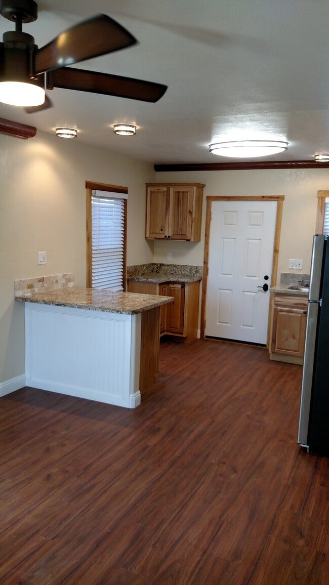 Building Photo - 225 Southlook Ave