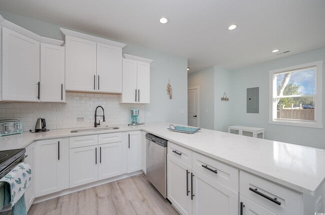 Building Photo - 503 30th Ave N