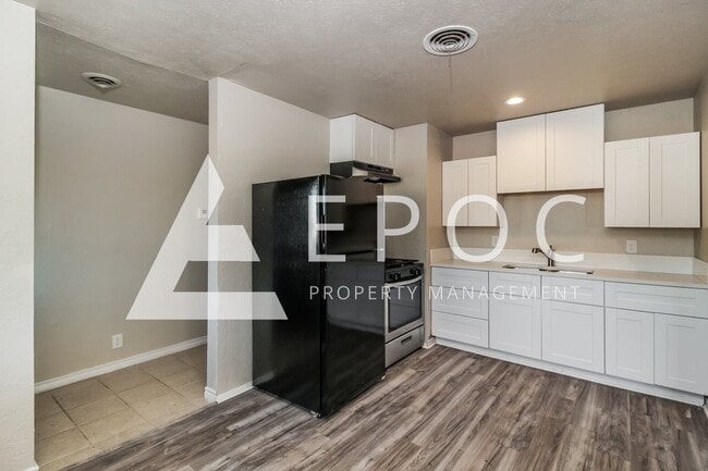 Photo - 205 Loch Lomond Dr