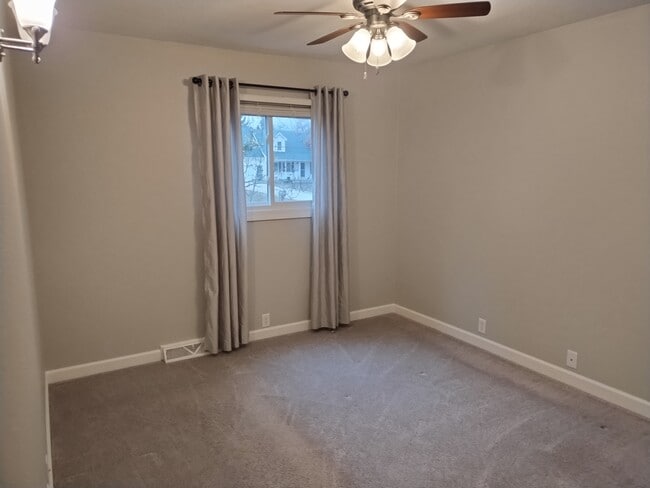 Photo - 2664 Miller St