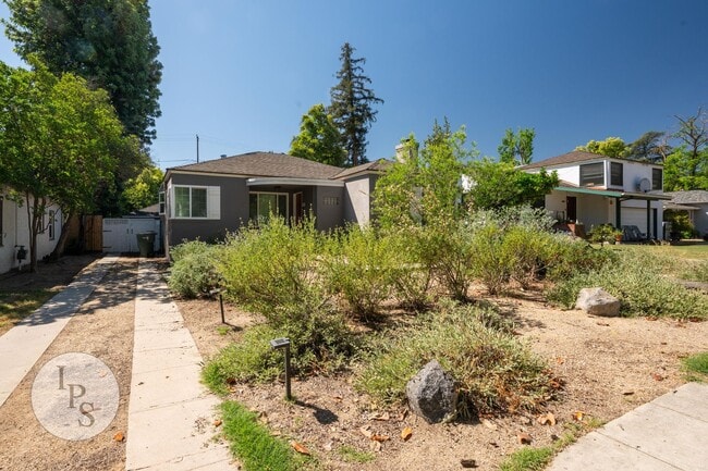 Building Photo - Beautifully Updated Fresno High Home - Walkable to Gazebo Gardens, 3BR/1BA, Partially Furnished