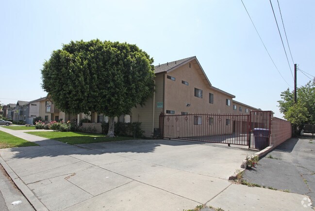 11134 Arminta St - Arminta Apts