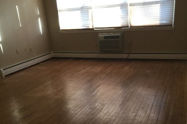 Photo - 38 Woodedge Ave Unit 2