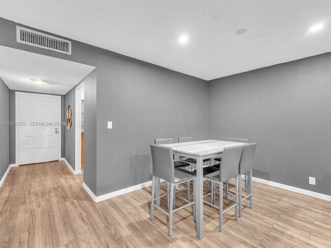 Photo - 6201 N Falls Cir Dr Unit 210