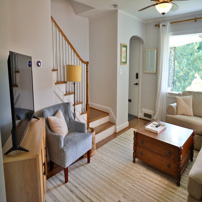 Photo - 6131 1st Pl NE