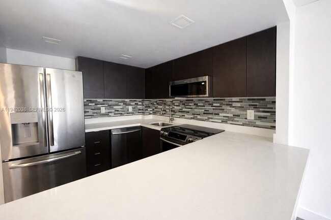 Building Photo - 16950 W Dixie Hwy Unit 330