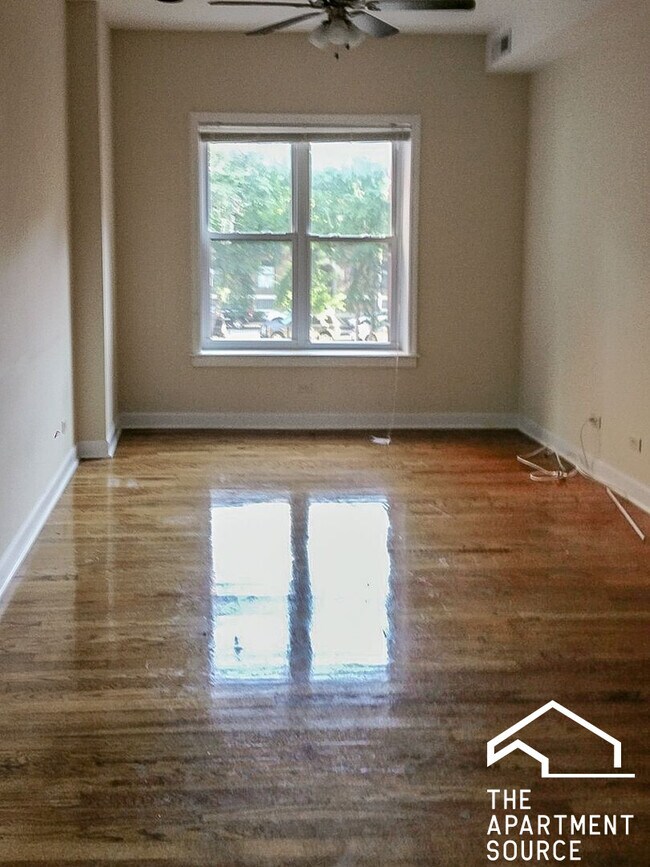 Photo - 855 W Cornelia Ave Unit 2W