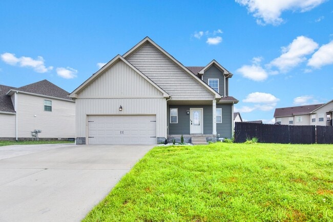 Pet Friendly Three Bedroom! - Pet Friendly Three Bedroom! House