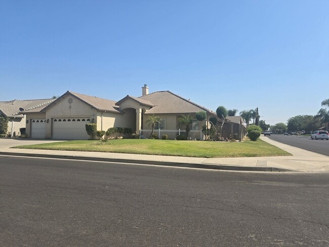 Building Photo - 4 BR + Flex 2 BA Available 9/15..... More ... Rental