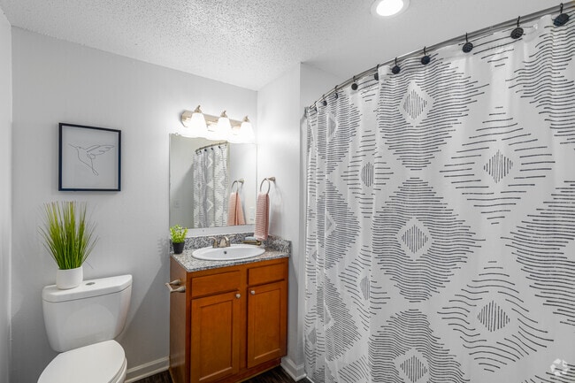 4 BR, 4 BA - 1228SF - Second Bathroom