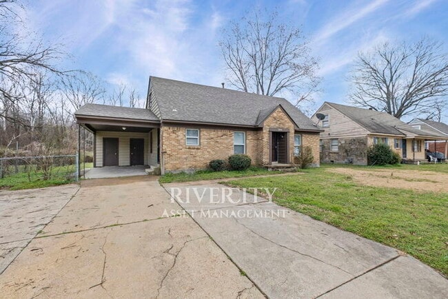 Photo - Beautifully Renovated 4 Bed / 2 Bath Home with Over 2,000 Sq Ft! Section 8 Welcomed
