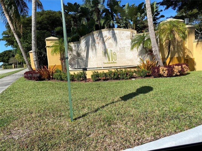 Photo - 9645 NW 1st Ct Unidad 1-302