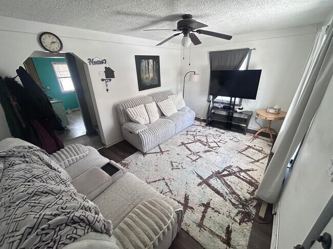 Photo - 15885 Beaverland St