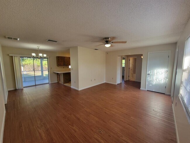 Photo - 23358 Racine Ave