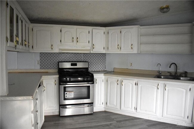 Photo - 9 Banyan Ave