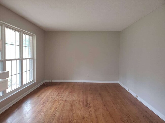 "Spacious 5-Bedroom Retreat with 3 Full Baths in Huntsville – Your Perfect Family Home Awaits!"