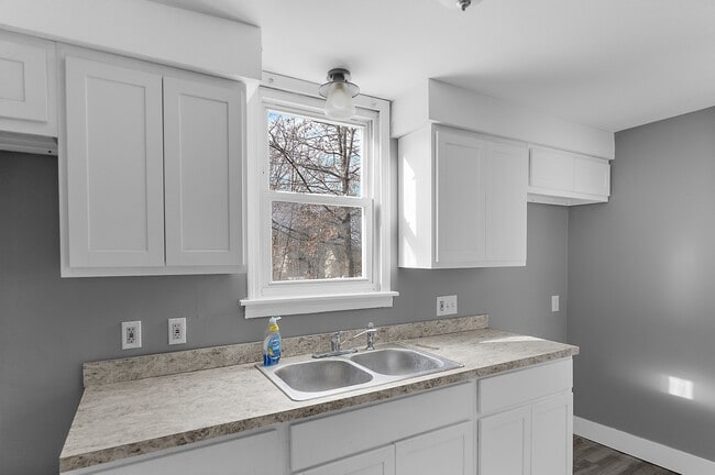 Photo - 404 N Bentley Ave