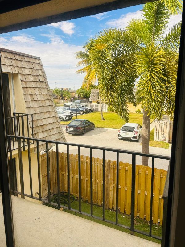 Photo - 31 Lake Arbor Dr