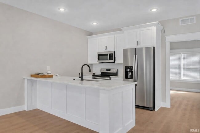 Photo - 717 S Henderson St