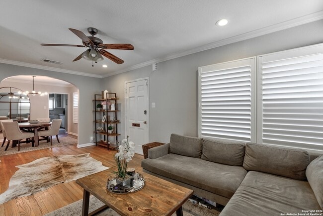 356 Larchmont Dr