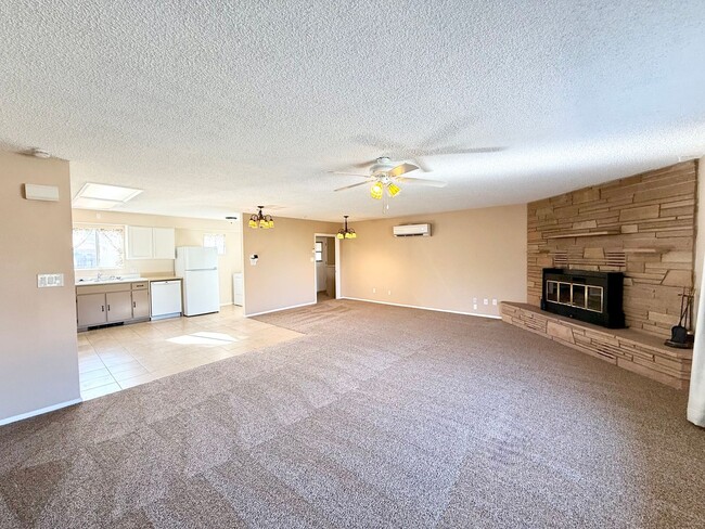 Photo - 3 Bed / 2 Bath Home In Prescott Valley!