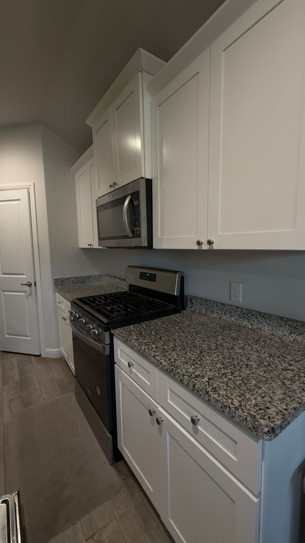 Photo - 4/2/2 NEWER CONSTRUCTION!