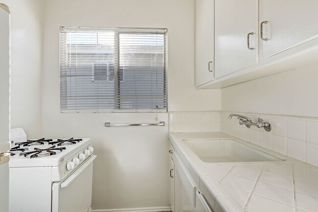 Photo - 10900 Santa Monica Blvd