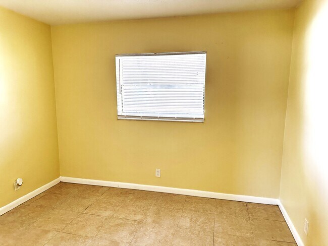 Photo - 240-260 NW 40th Ct