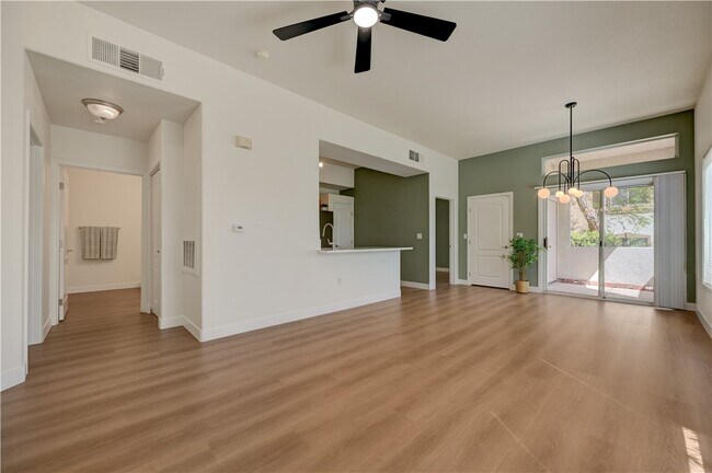 2305 W Horizon Ridge Pkwy Unidad 814