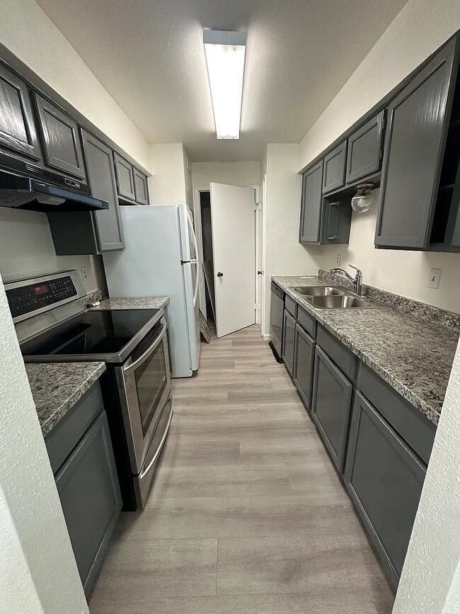 Photo - 9700 Leawood Blvd Unidad 1314