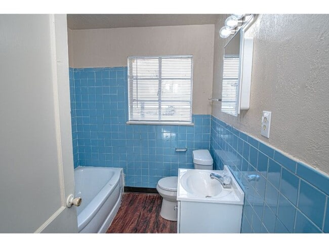 Photo - 1003 Poinsettia St