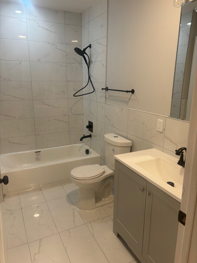 Bathroom - 14 Bridge St Unit 14 Bridge St