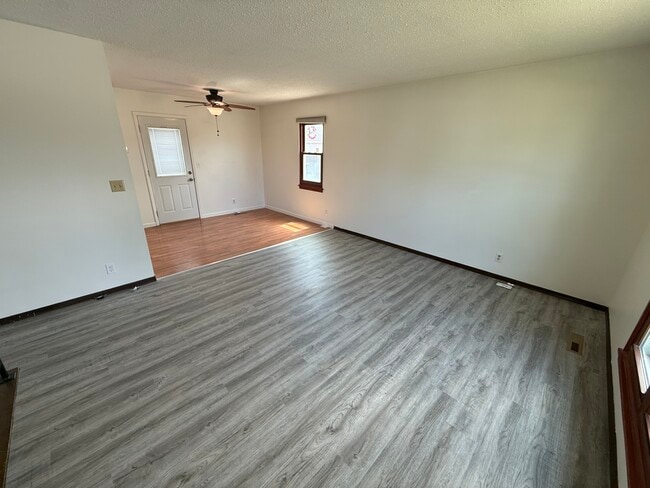 Photo - 1403 Emerald Dr