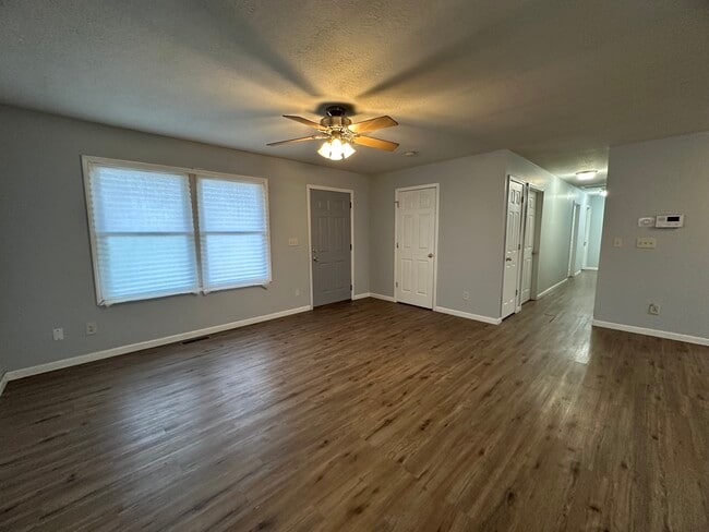 Photo - 104 W Davis St