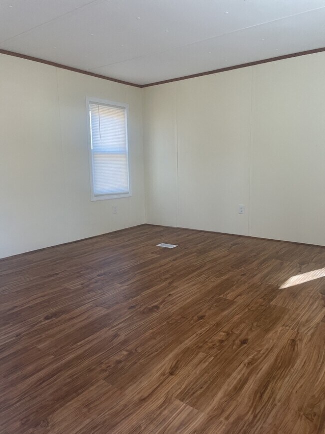 Photo - Cute Single Wide in Williamston