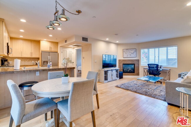 Building Photo - 3005 Grand Canal Rental