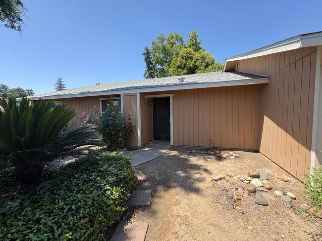 Photo - NW Condo Near Shopping Center Available Now!