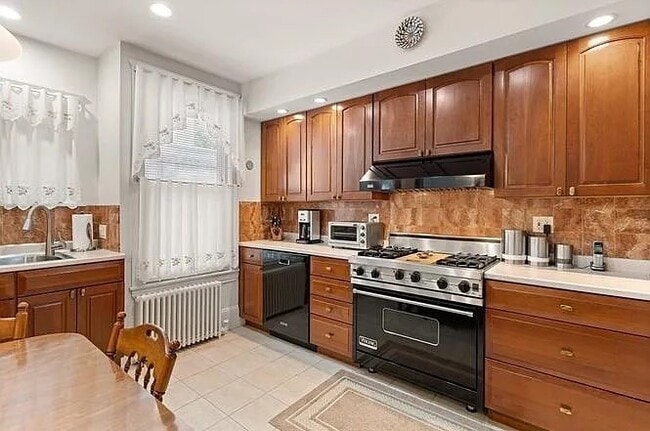 Building Photo - 58 Boston St